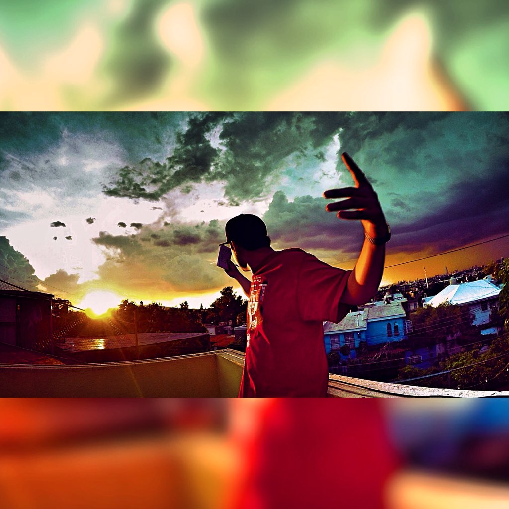 Netilico's tweet photo. Te invito a brillar ✨ #Netilico #RDLO #FCF #Guadalajara #HipHop #Sunset https://t.co/jWIndjemnz