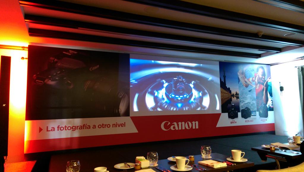 Canon_Colombia's tweet photo. ¡Aprovecha cada extraordinario momento con la #EOS1DMarkII! Un legado de innovación sofisticada. #LanzamientoCanon https://t.co/xpProi0Ssm