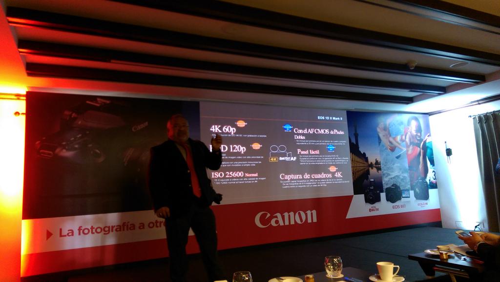 Canon_Colombia's tweet photo. Sigue lo que te apasiona con el Autoenfoque con Reconocimiento y Seguimiento inteligente de la #EOS1DMarkII https://t.co/qONFZUBkh8
