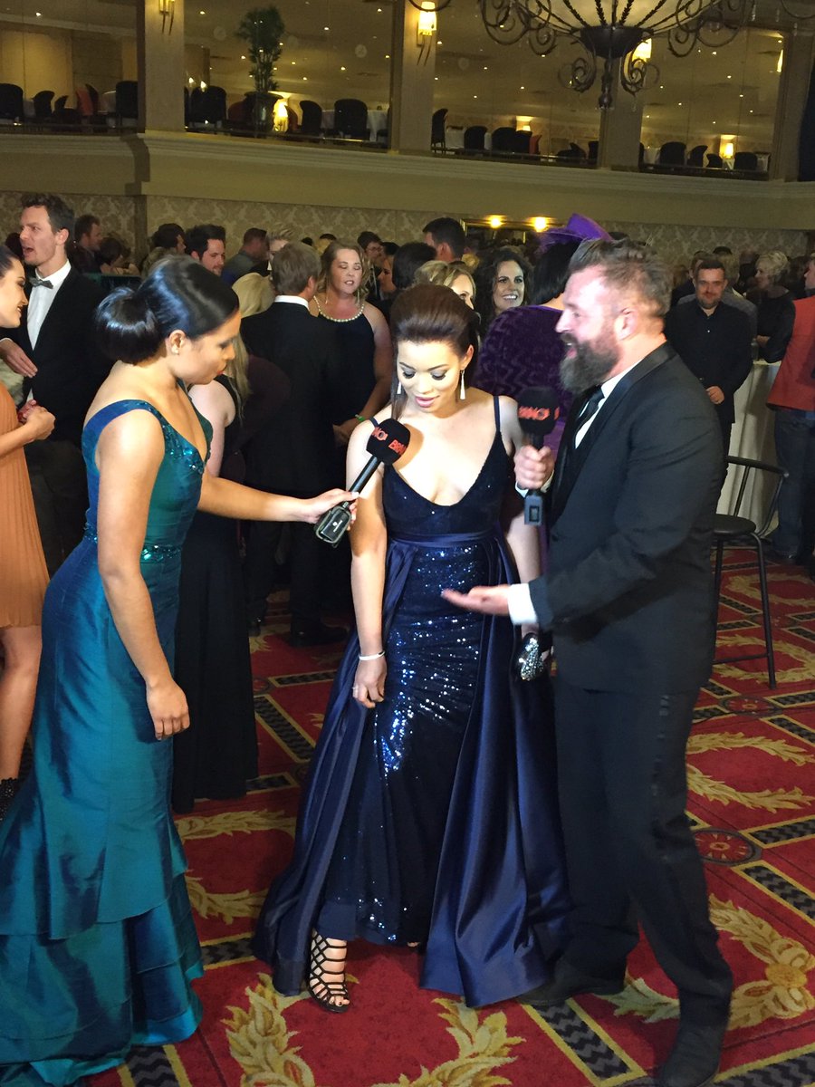 Red carpet time. Dankie <a href="/FanieCronje/">Fanie Cronje</a> <a href="/huisgenoot/">Huisgenoot</a> <a href="/TraceyLange/">Tracey Lange</a> <a href="/Real7deLaan/">7de Laan</a>  <a href="/AnelBothaC/">Anel Botha</a> #Tempos2016