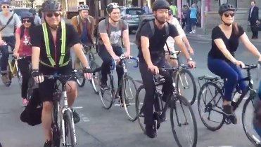 CityNewsTO's tweet image. Should bicyclists be licenced in Toronto? One city councillor thinks so. Full story on CityNews at 5 &amp;amp; 6. #Topoli