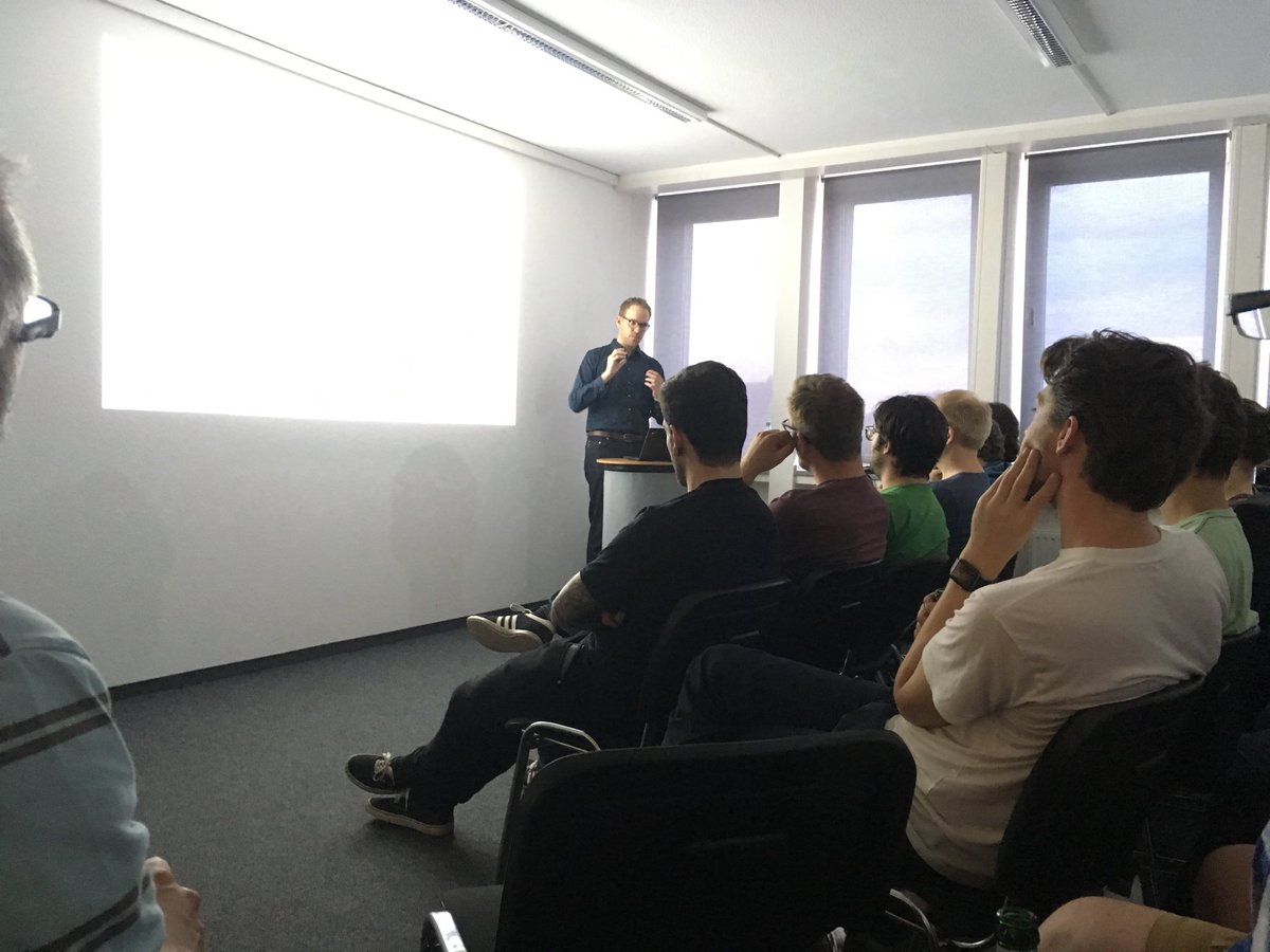 mchacki's tweet image. Second @cgnjs Talk @romanroe about #reactivex .