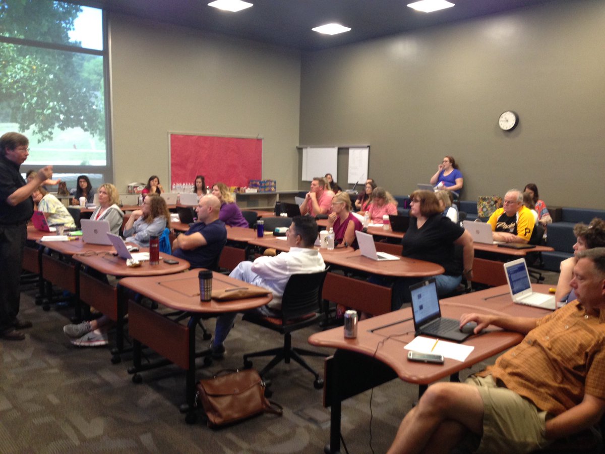 IASD_TECH_IDEAL's tweet photo. Learning how to flip and blend. #iasdhomeplate #flippedclassroom #iup #blendedlearning https://t.co/cO6ntxZ9E1