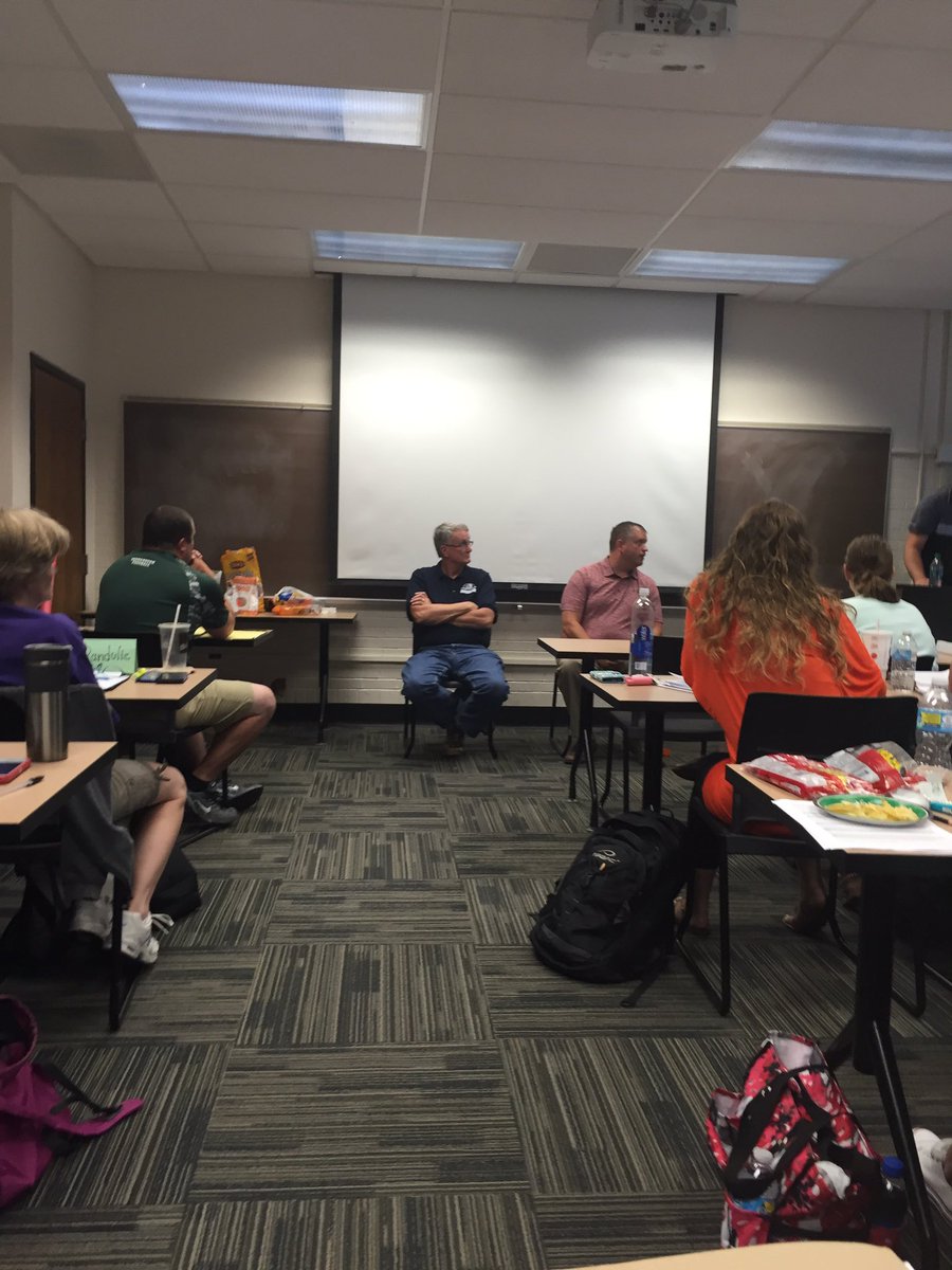 ZHSCoachBennett's tweet photo. Good round table discussion @coffman_dan and Mr. Racch #RAACHJS16 https://t.co/yjrVRgZiRP