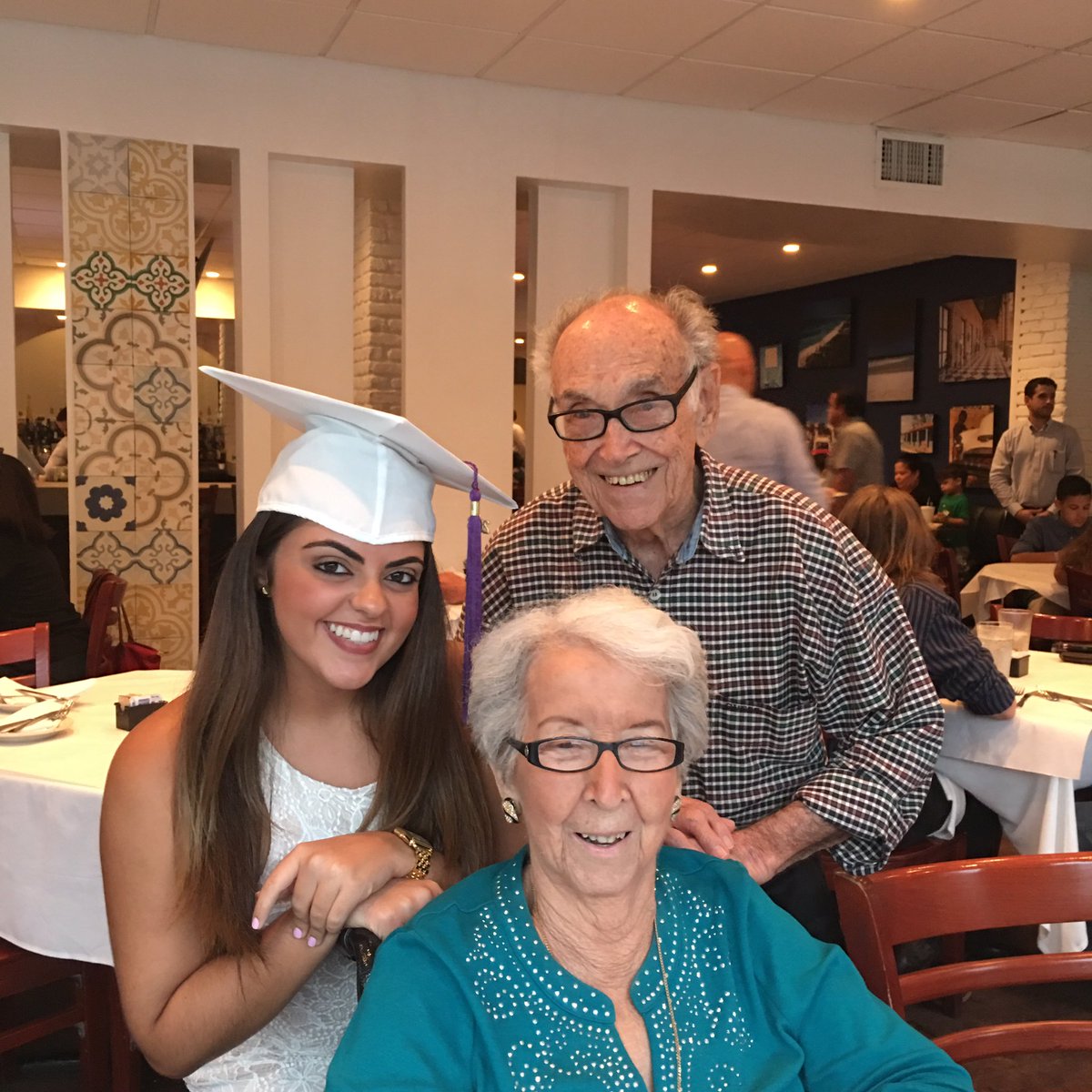 AmandaRuiz98's tweet photo. Heaven received 2/6 of my angels.. God, if only everyone understood how much my grandparents mean to me.. All 6..❤️ https://t.co/P9V7mAFJoG