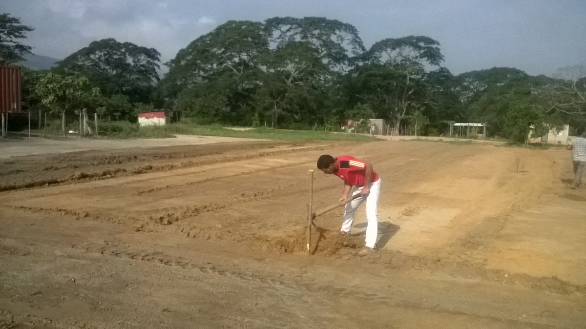 Obras_JJMora's tweet photo. Alcaldía inicio construcción de cancha de usos múltiples en el sector Guaremal, @Matson_5 #jjmoravanaza #moronavanza https://t.co/fmjYbcAPKt