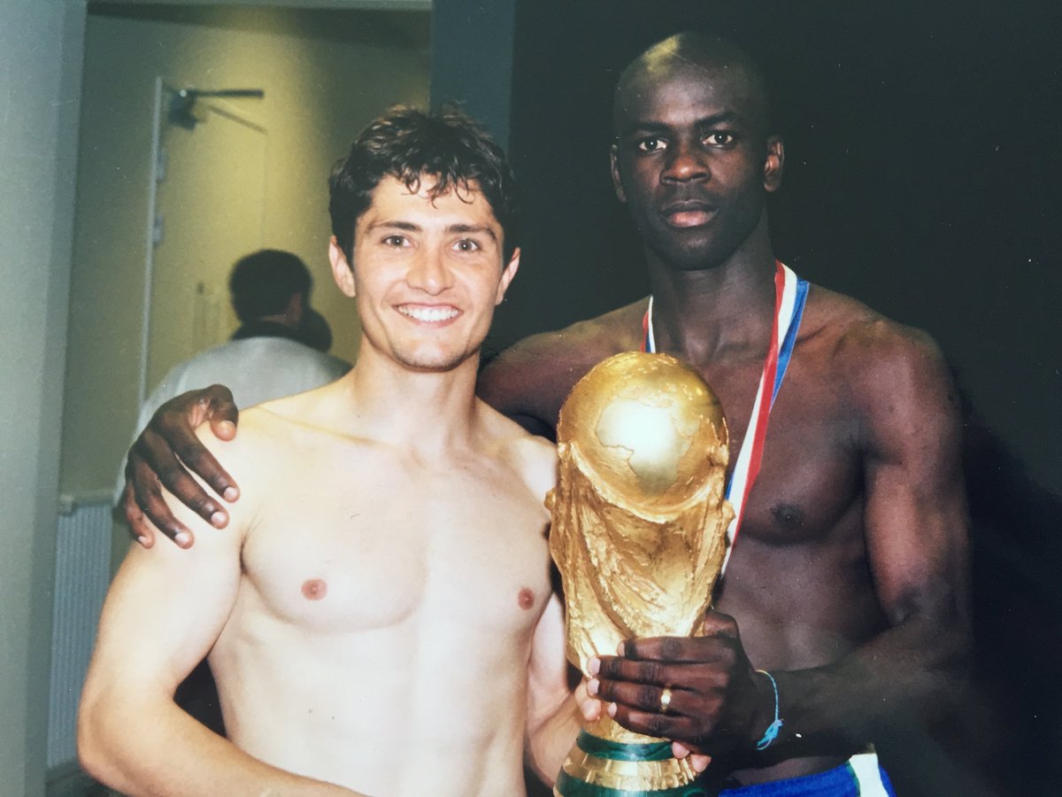 BixeLizarazu's tweet photo. Dans le vestiaire du @StadeFrance il y a 18 ans, jour pour jour...
#championsdumonde1998 #tutu https://t.co/KFoo3Ve30o