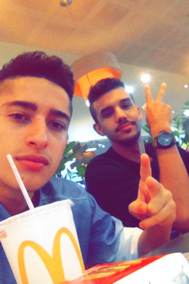 anderson_perim's tweet photo. Almoço com meu funcionário favorito 👊🏼 @hugoperecin https://t.co/G0qVo7urUj