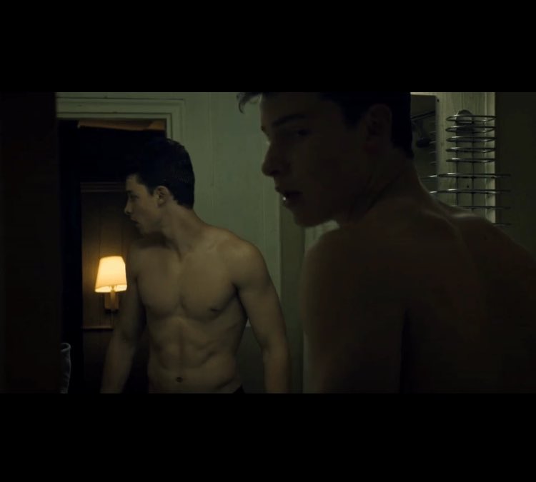 _mendesmadness_'s tweet photo. That transformation though  #TreatYouBetterVideo https://t.co/cSPqSz7JAr