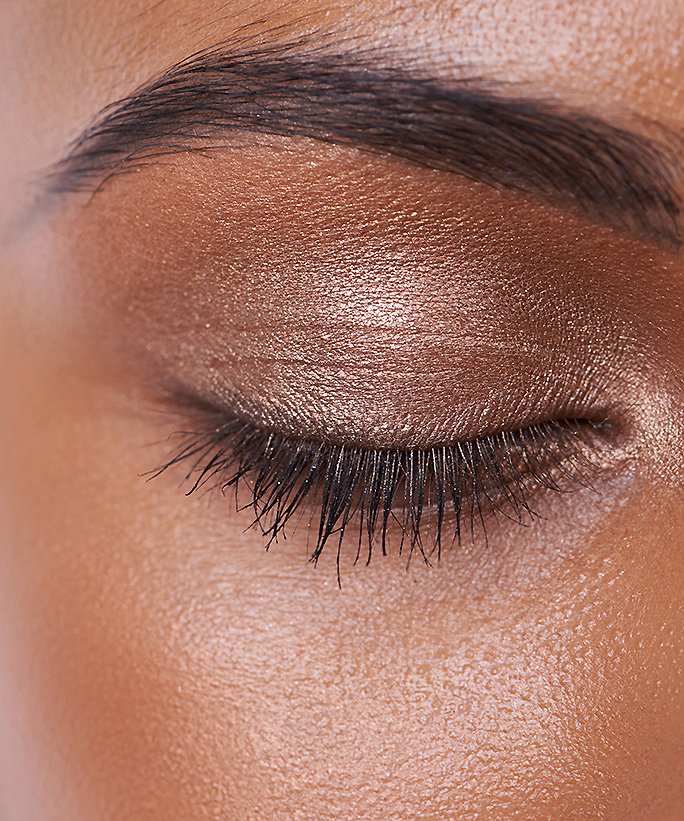 InStyle's tweet photo. Eyeshadows that won't drip off your face the minute you step outside: https://t.co/2rUZUTpPUp https://t.co/LwurPxrGMT