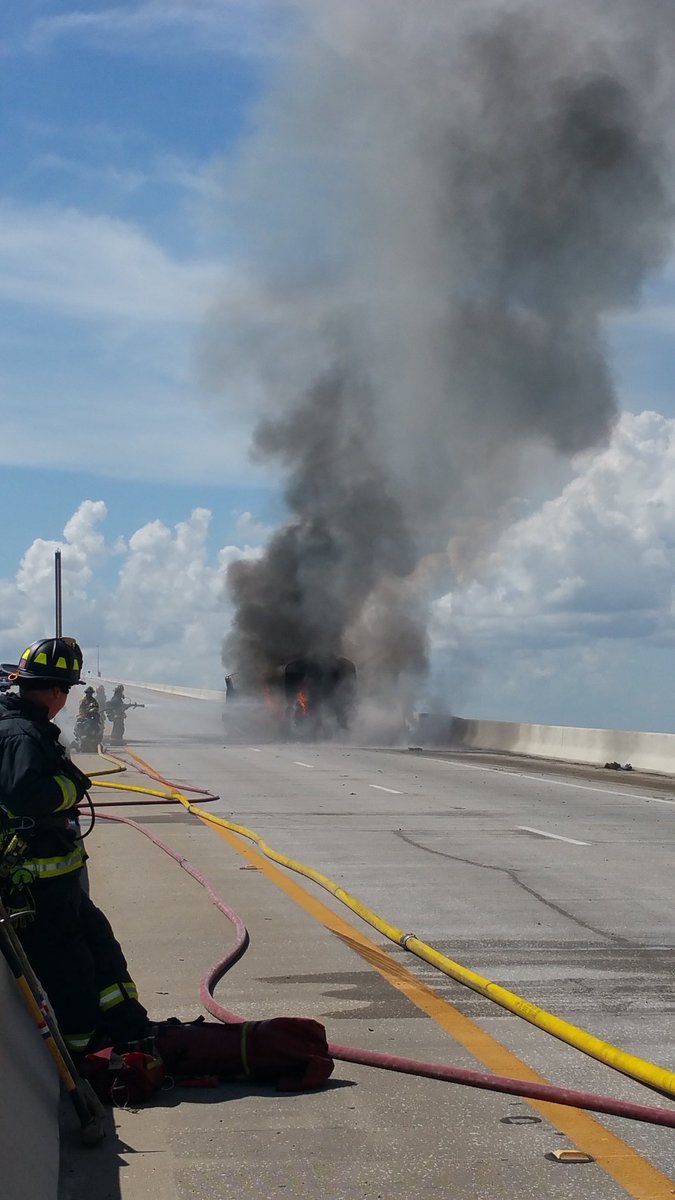StPeteFR's tweet photo. Battling fuel tanker fire on SB Skyway Bridge. No reported injuries at this time. https://t.co/p56moDvctQ