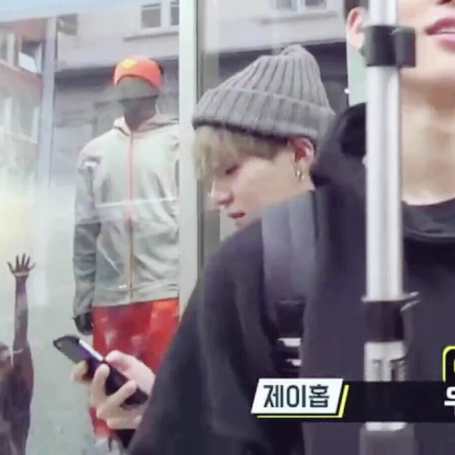 sugaupdates's tweet photo. ifyou guys said... "i don't see yoongi at bon voyage ep 2". here.. min yoongi
pic © lean on suga https://t.co/7g8aEjSzB8