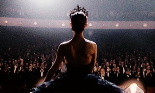 JenLawFilms's tweet photo. #AronofskyProject (#Day6) crew:
Cinematographer: @MattyLibatique
known for: Iron Man, Straight Outta C, Black Swan https://t.co/tAUhTO2kbo