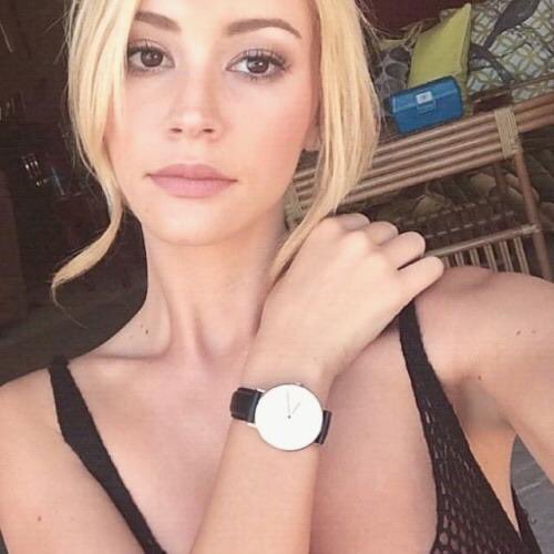 calmvocalz's tweet photo. Happy birthday to the most gorgeous and sweetest angel ever! I love you so much @bryanaholly https://t.co/v6QGnPBXCr