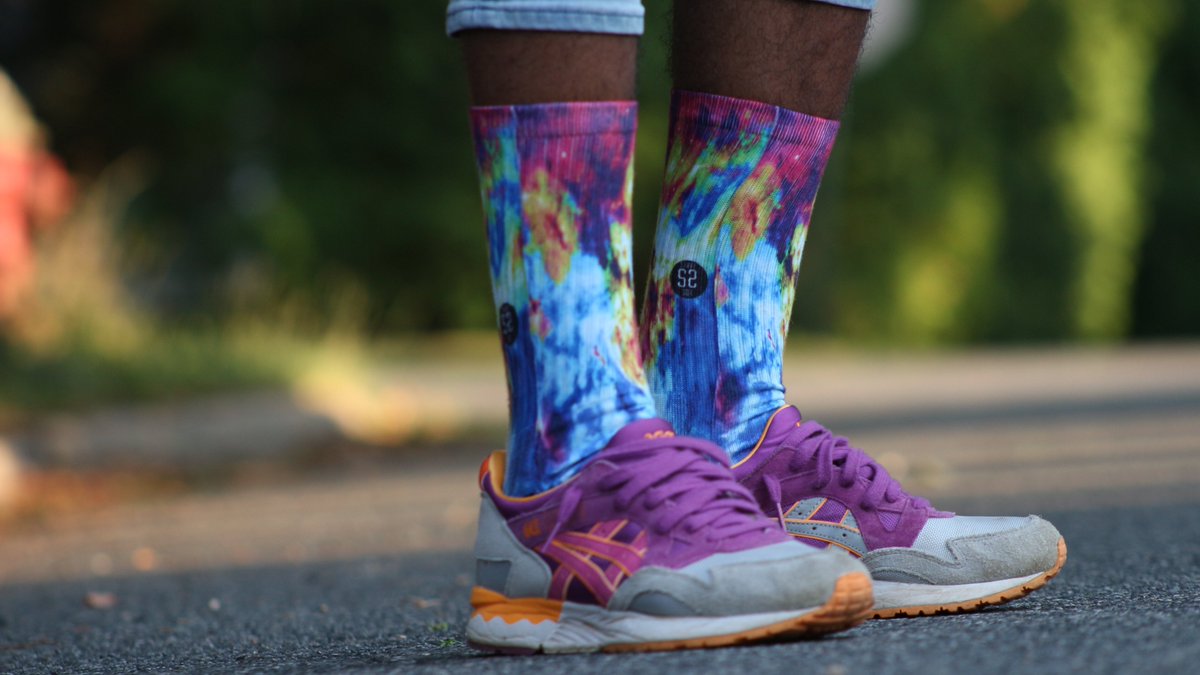 savvysoxx's tweet image. Trippy moon man, like if you'd rock em --&amp;gt; ow.ly/6Wnf301QTUG #savvysox #coolsocks #uniquesocks #sockgame