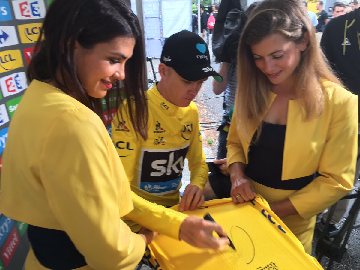 RT pour gagner ce <a href="/MaillotjauneLCL/">Maillot Jaune LCL</a> dédicacé par /RT to win this #YellowJersey signed by  <a href="/chrisfroome/">Chris Froome</a> <a href="/lecoqsportif/">le coq sportif</a>