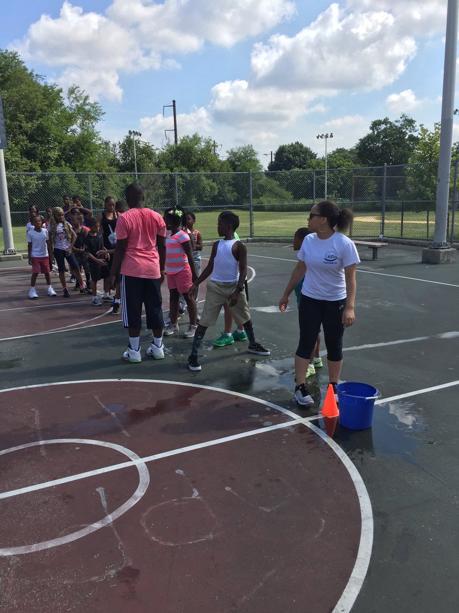PhillyPlay18's tweet photo. Over and under water splash!!!! #PhillyPlay https://t.co/K4710vWeuM