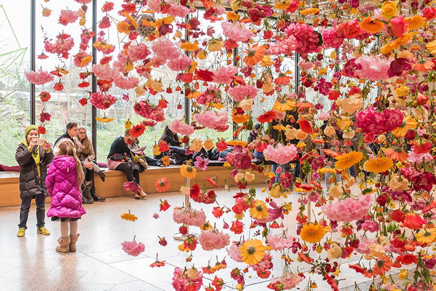 fubiz's tweet photo. Suspended Floral Spring Garden in Berlin https://t.co/GUTWfxY95e https://t.co/Mr7owcHIy0