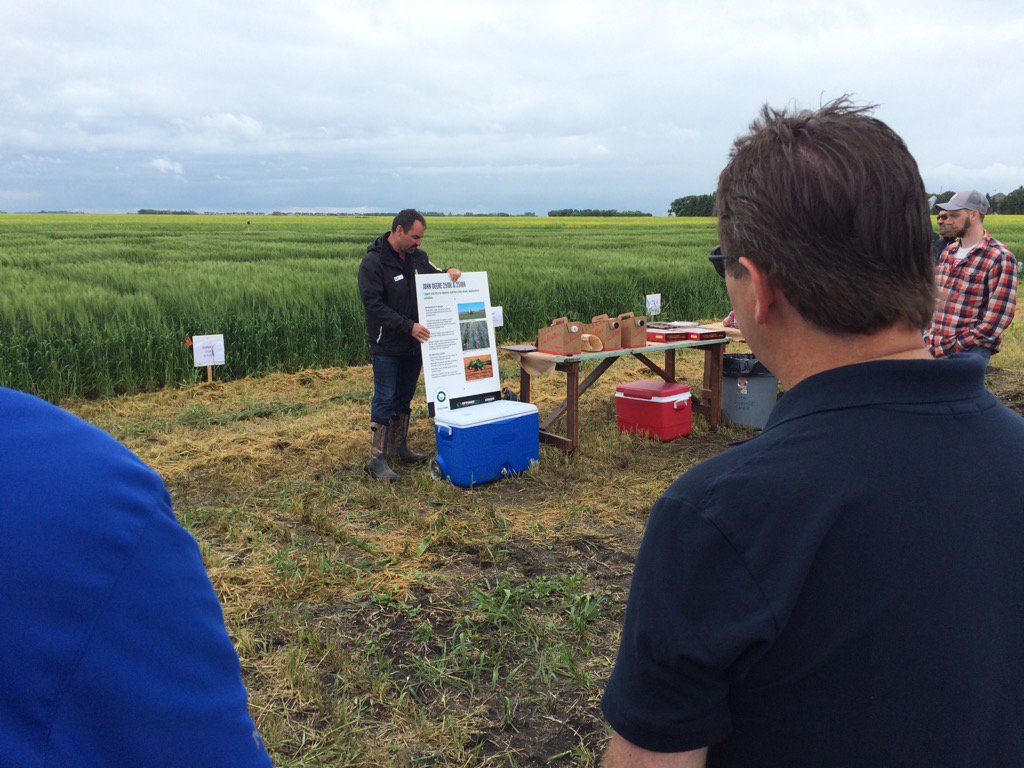 soilecologyUMan's tweet image. David Ives with Enns Brothers at U Manitoba 4R Field Tour says many options 4 in-season subsurface application of N