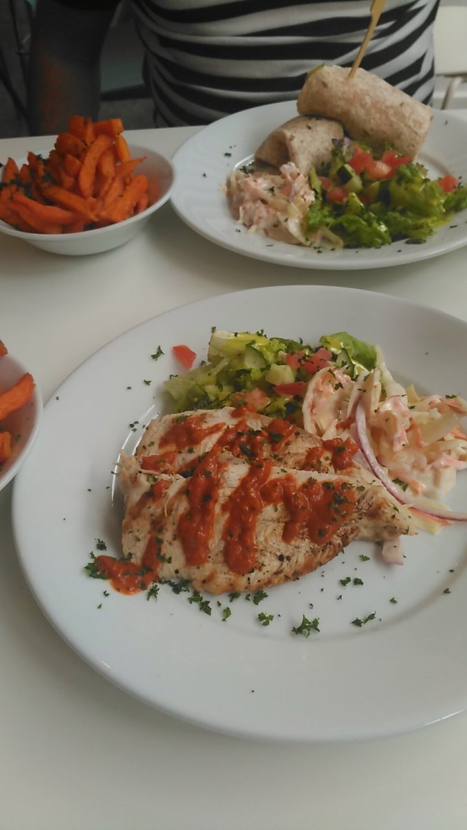 KaceyPrice91's tweet photo. @JamesLock__ @LockiesKitchen food was amazing and staff were really friendly today! #lockieskitchen https://t.co/7LSxKyPCD1