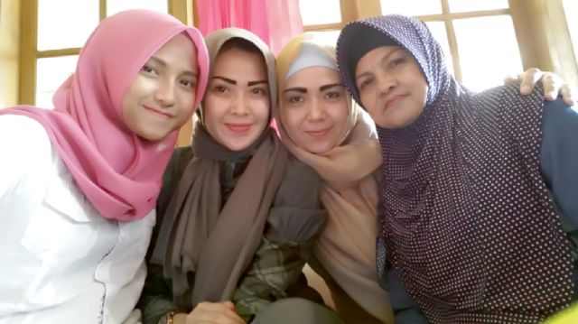 putriineke's tweet photo. keceriaan ketika mudik adalah kumpul2 lalu selfie bareng keluarga @IndonesiaGaruda #GATweetMiles https://t.co/JMaF8r7AT9