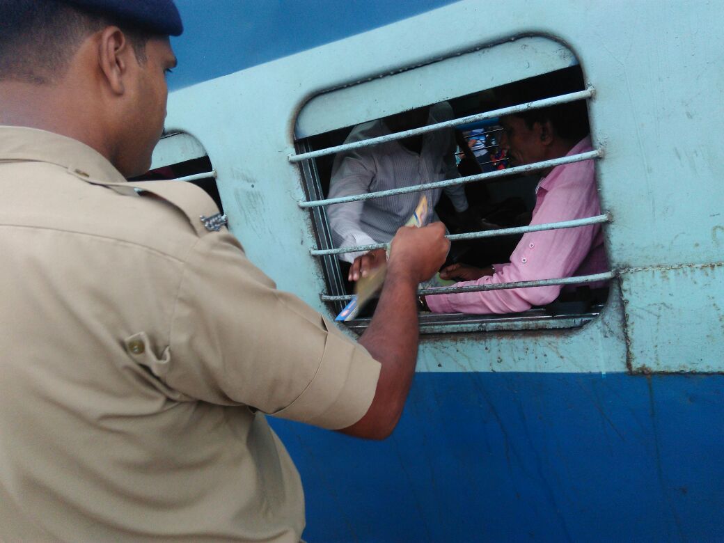 KurPost's tweet photo. @srdscrpfkur Sir,on 12.07.16 the SHL No.182 publicity made at KUR station by RPF/POST/KUR https://t.co/SMWpAOYrzJ