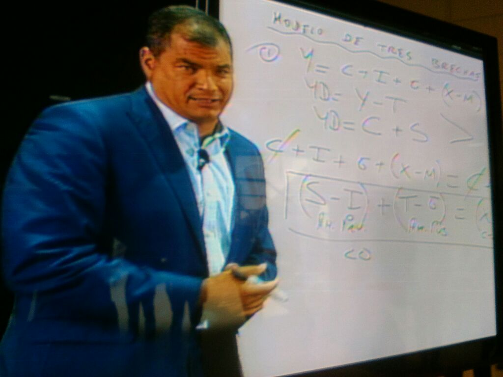 FCSHEspol's tweet photo. Una clase de economía con @MashiRafael en @espol https://t.co/Q8YzH8SNkN