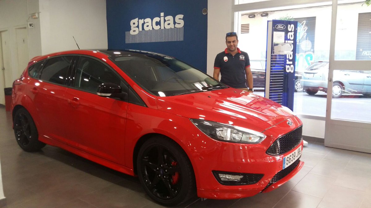 FordHsalido's tweet photo. La cara de Martin lo dice todo...disfruta mucho tu #focusred&amp;black https://t.co/bRarVdRf2E