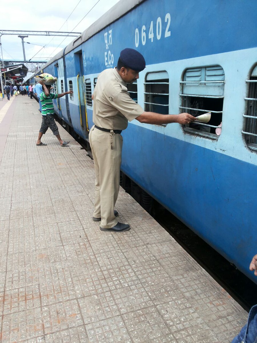KurPost's tweet photo. @srdscrpfkur Sir,on 12.07.16 the SHL No.182 publicity made at KUR station by RPF/POST/KUR https://t.co/xGFgScNu6K