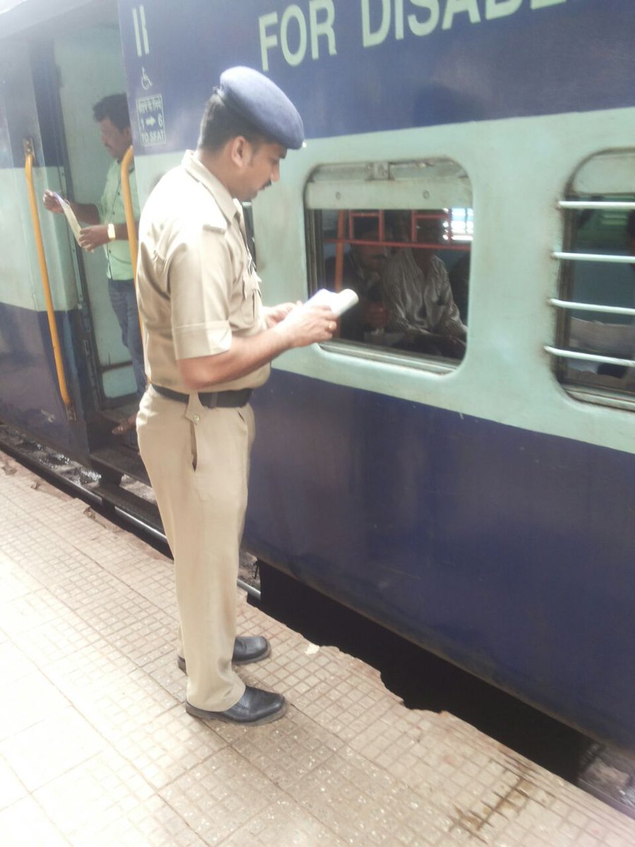 KurPost's tweet photo. @srdscrpfkur  Sir,on 12.07.16 the SHL No.182 publicity made at KUR station by RPF/POST/KUR https://t.co/NxqAn9kxkv