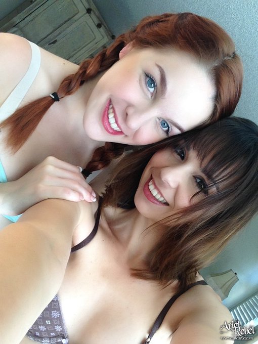 With the beautiful @ArielRebel <3 :) https://t.co/gPZQ62Mfhq<a class="tags" href="/tag/arielrebel">@arielrebel</a>