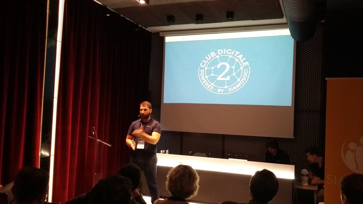 SiamoSoci's tweet photo. .@Geniovese, business analyst di SiamoSoci, spiega il peso del PIL digitale nell'economia italiana #ClubDigitale2 https://t.co/dVTYv6i0Y2