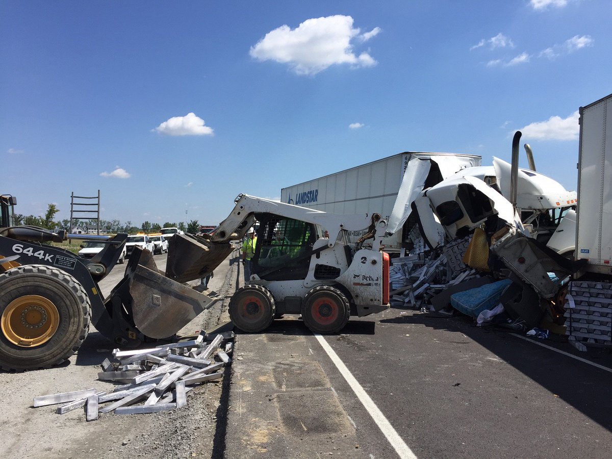 ODOT_Toledo's tweet photo. UPDATE: SB I-75 incident clean up is progressing. Also, crews are out rerouting traffic: SR 18; CR 220; CR 99. https://t.co/ioyeWPgDAD