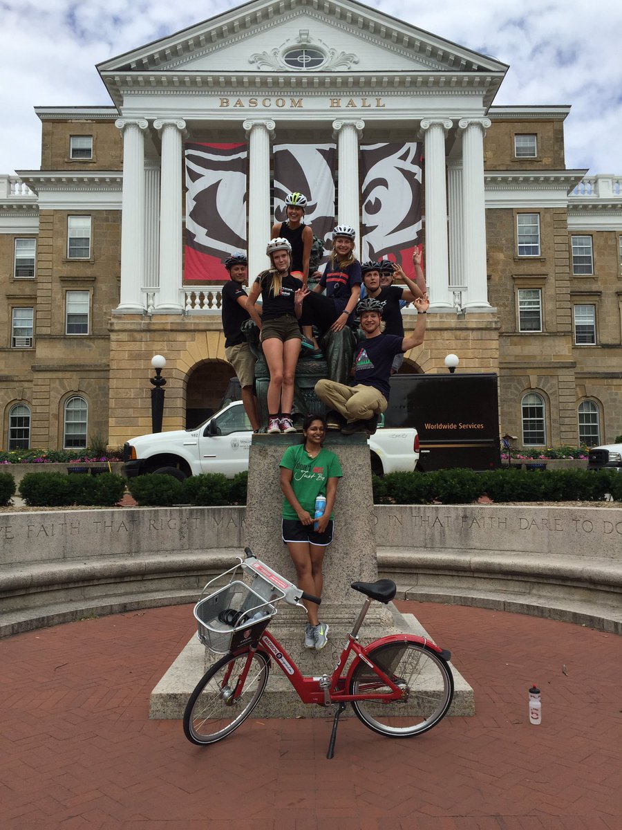 beckmanerik's tweet photo. Getting intimate with our pal Abe #safetythird #trekinterns https://t.co/y72eEX85mv