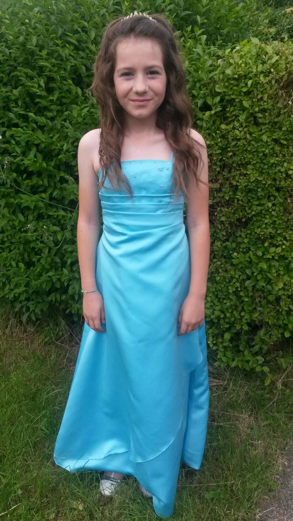 ANDYJJ71's tweet photo. Megan ready to go to a school prom @WansbeckPrimary . https://t.co/xhrF3MJMjN