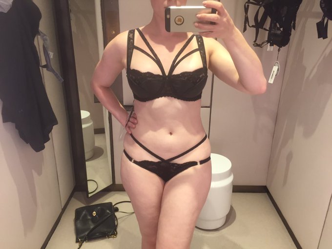 I think this Loveday London set miiiight just be the winner ;) https://t.co/Hw1PskO9Fh