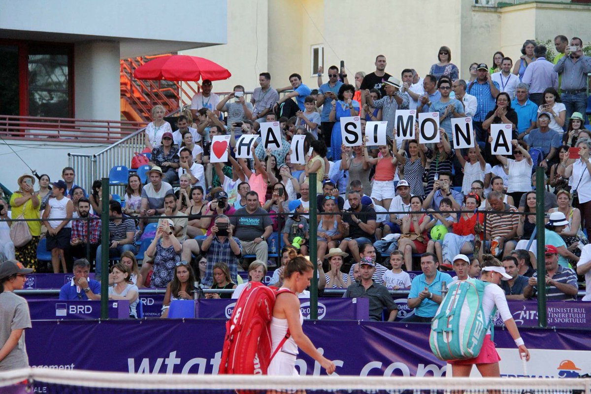 BucharestOpen's tweet photo. Victorieeee @Simona_Halep #BRDBucharestOpen https://t.co/eWwTBk21Ys