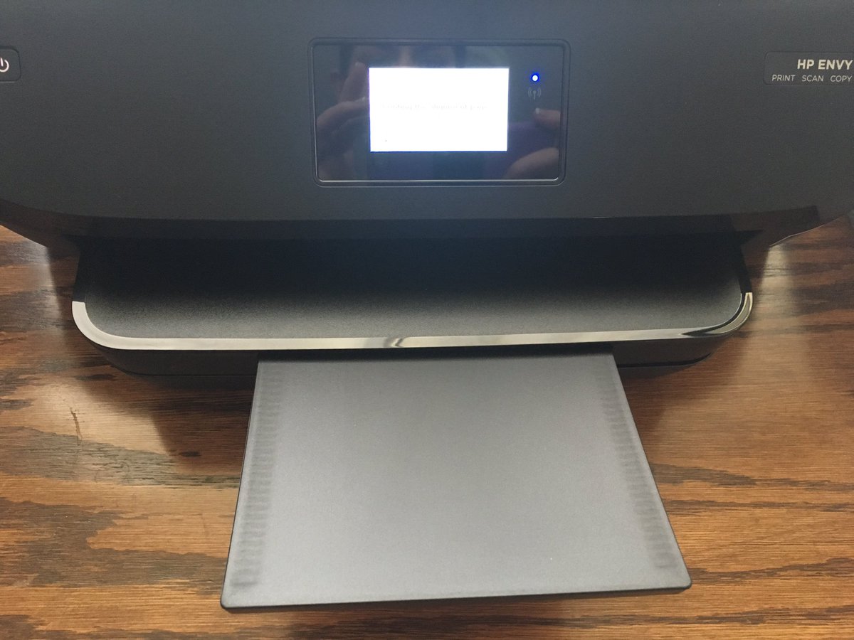 chmpgncheerios's tweet photo. It automatically popped out a paper catching tray! It's like something out of the future! #hpinstantinkchat https://t.co/BuF553cGay