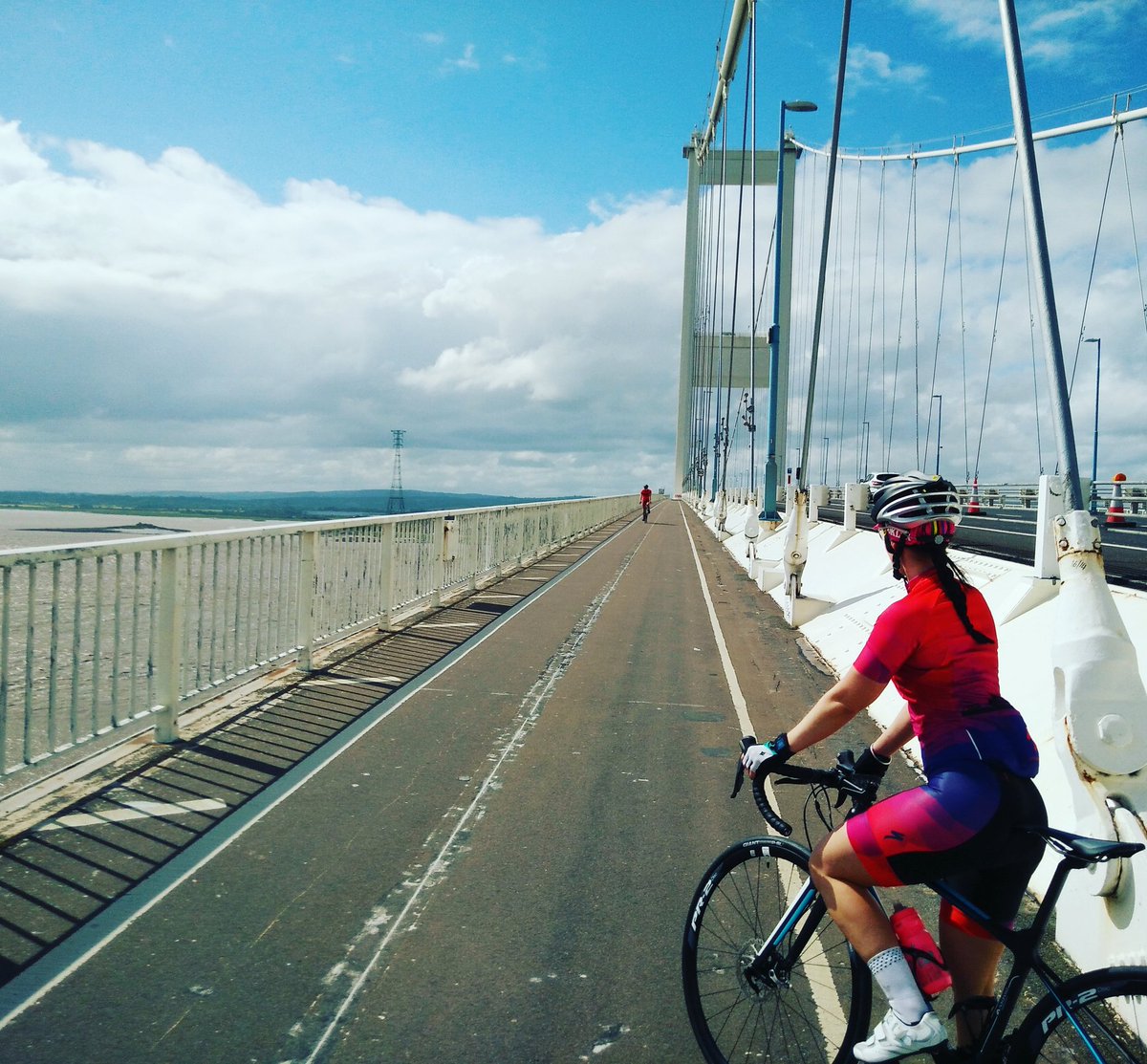 JessicaHayball's tweet photo. England-Wales on Sunday, crossing the Severn Bridge #itwaswindy #cycling #roadcycling #femalecyclist #reallywindy https://t.co/Cw5nQN8pLV