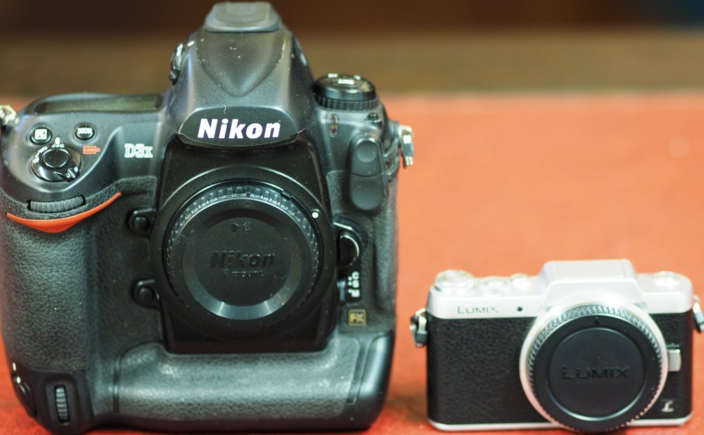 Ffordesphoto's tweet photo. 24.5 vs 16 pixel thingys, but which one would stay at home the most #compact #ffordes #nikon #lumixgf7 https://t.co/oPSgVGVaPT