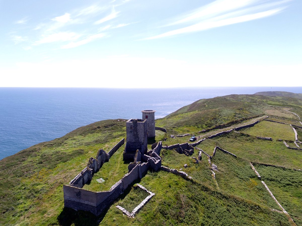 ireland_above's tweet photo. Flying around the Old Lighthouse on Cape Clear Island, Cork #WildAtlanticWay https://t.co/gdtBiEybbV