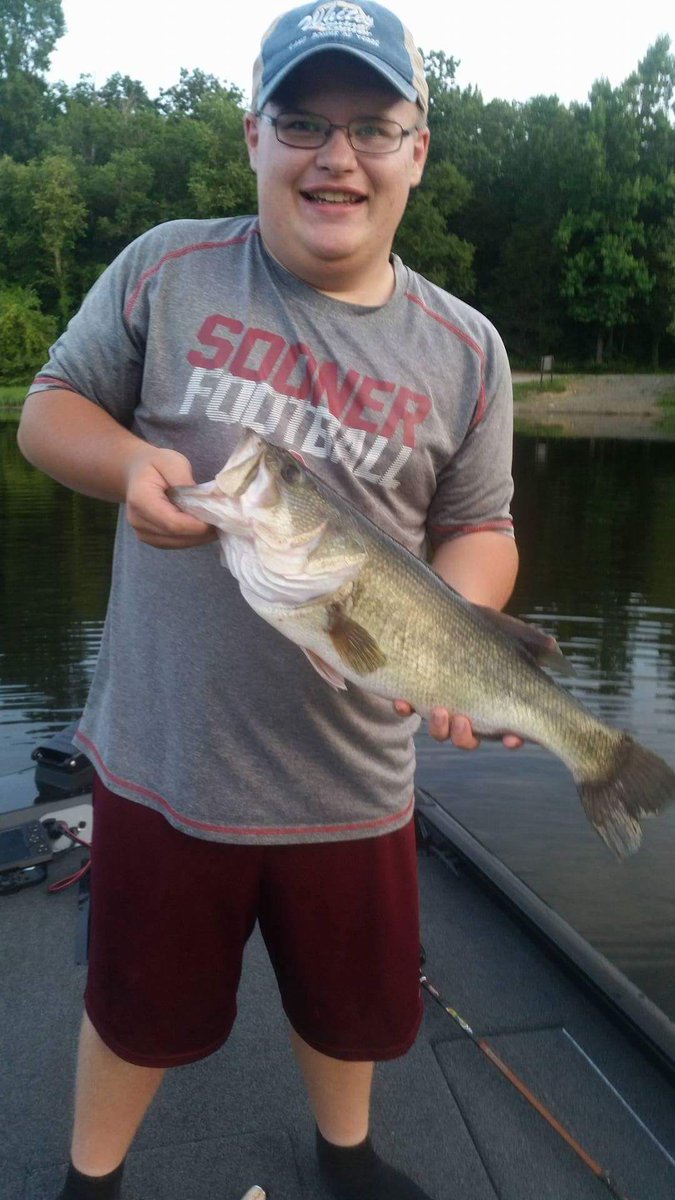 Nothing like boat flipping 5lbers.  <a href="/Apollos_shield/">Apollo's Shield</a> <a href="/LFTLURES/">LakeForkTrophyLures</a> <a href="/ProLineLures/">Pro Line Lures</a>