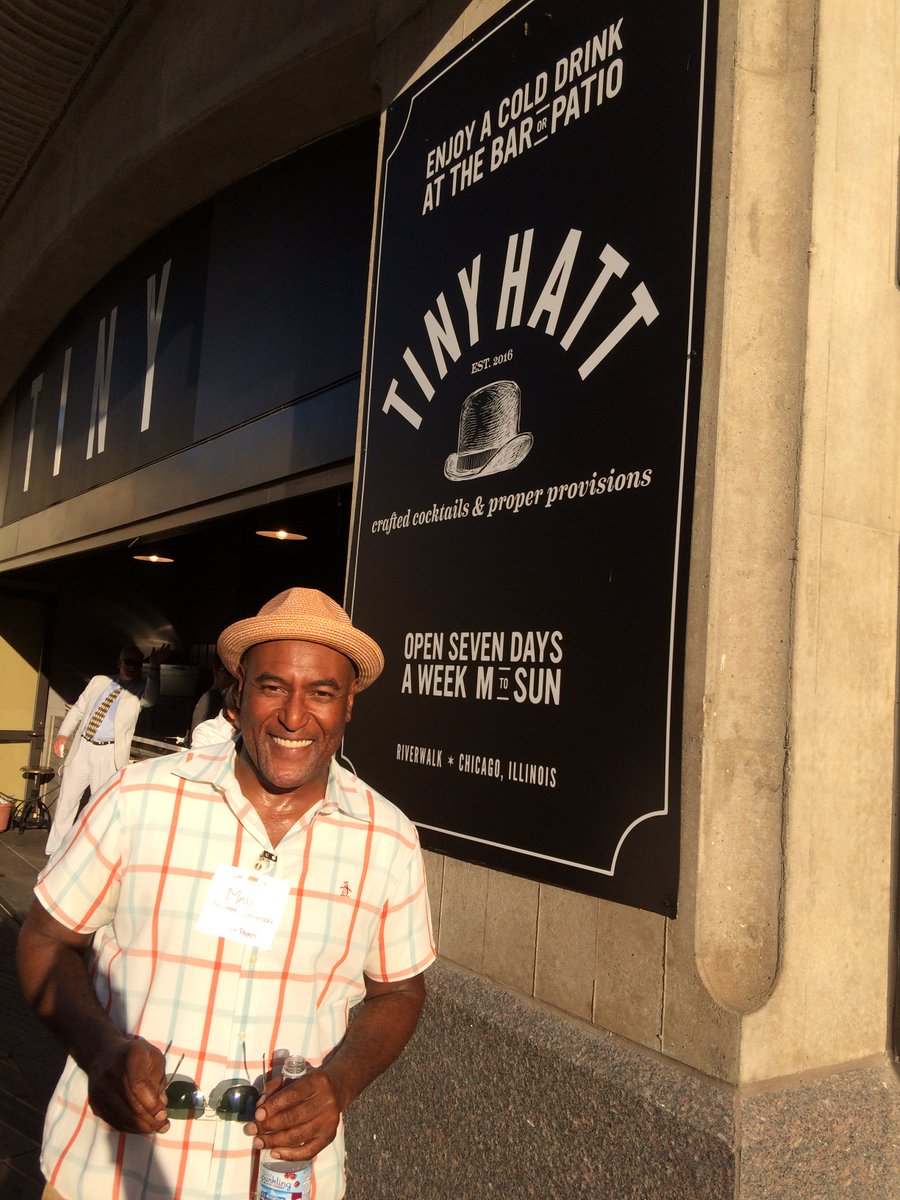 JSCashWriter's tweet image. Mark Johnson of @TinyHatt explains eatery financing at the #TasteofTinyHatt event July 11 on Chicago's @Riverwalk.