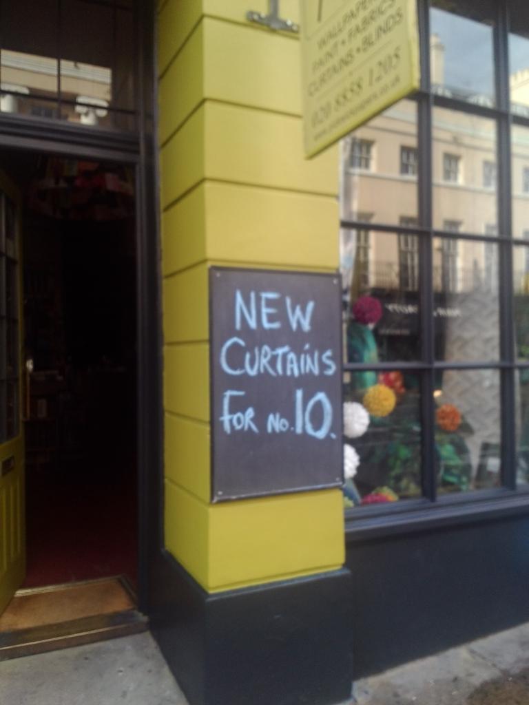 PickwickFabrics's tweet photo. REDECORATING... #HELLLLOOO https://t.co/edK4Vvj7Q7