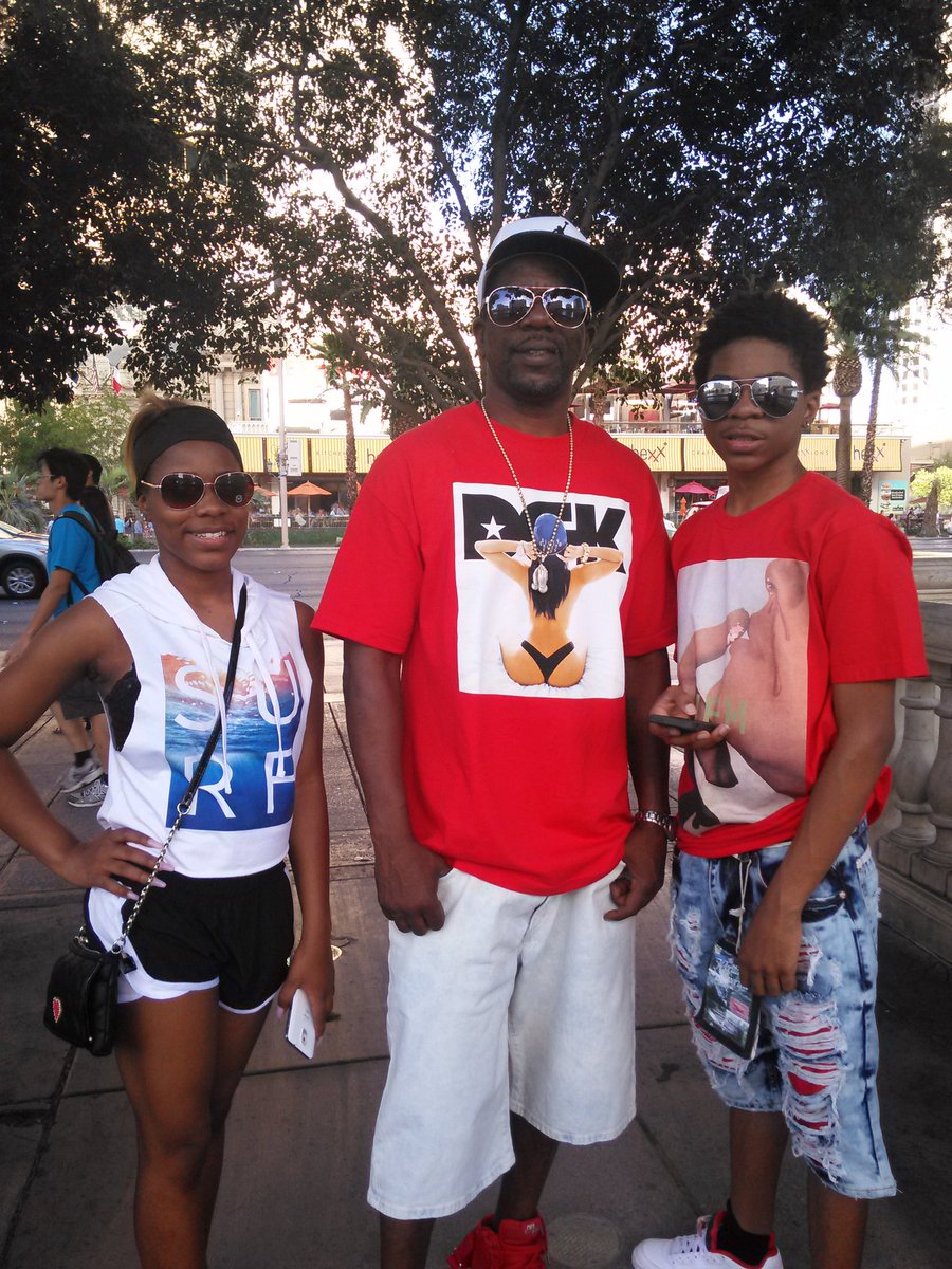 Rickycaldwell11's tweet photo. Me and my babies lov them to death https://t.co/BVLJj5jvhI