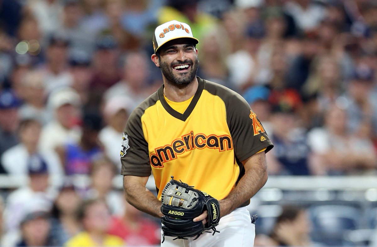 EWSMovie's tweet photo. EPIC. Our very own @TylerL_Hoechlin was named MVP at this year's @MLB All-Star Legends and Celebrity Softball Game! https://t.co/7gp7g93SGU
