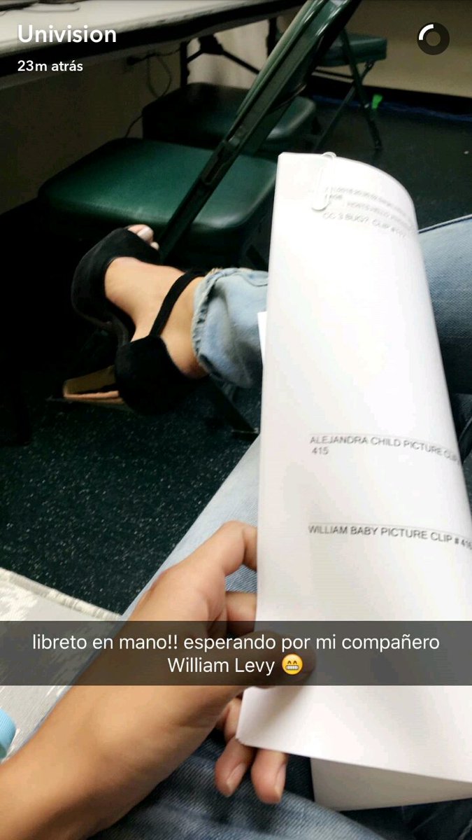 WLWParaguay's tweet photo. via Snapchat de @Univision :: @AleespinozaTV esperando por @willylevy29 en los ensayos de @PremiosJuventud #OndeAnda https://t.co/DQEVbEZ8Se