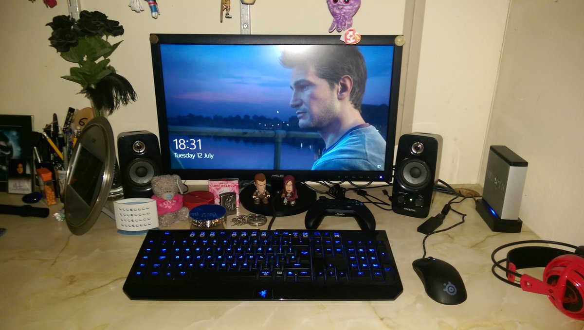 KimMedhurst's tweet photo. It's not much & it's a bit cluttered but it's mine ^^ #PCCorner https://t.co/RHznANaRa4