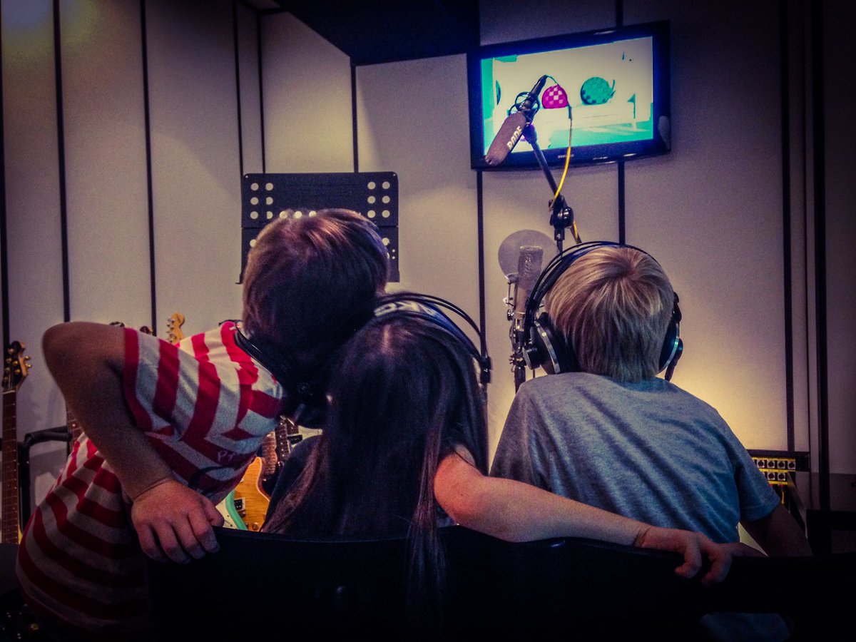 Marek_Domanski's tweet photo. In the studio recording kids. Always a challenge #voiceover #kids #studio #Sounddesign https://t.co/jTx41QSnaR