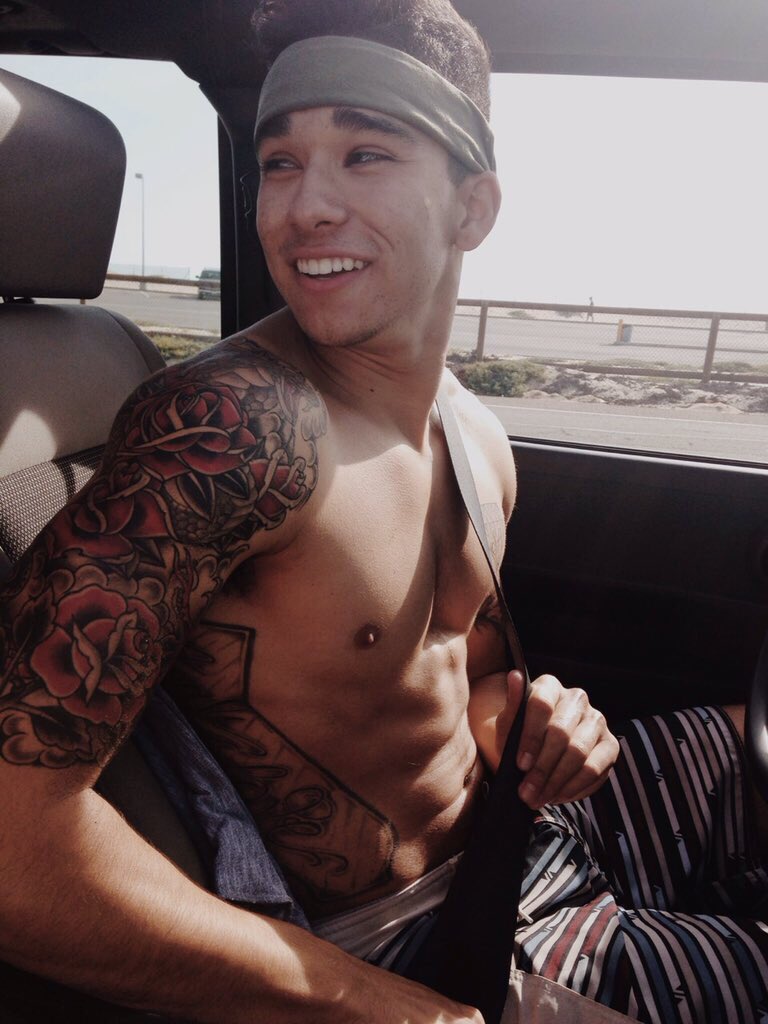 _LaLife_'s tweet image. I'm Felix, I'm 21, and I love making jokes.